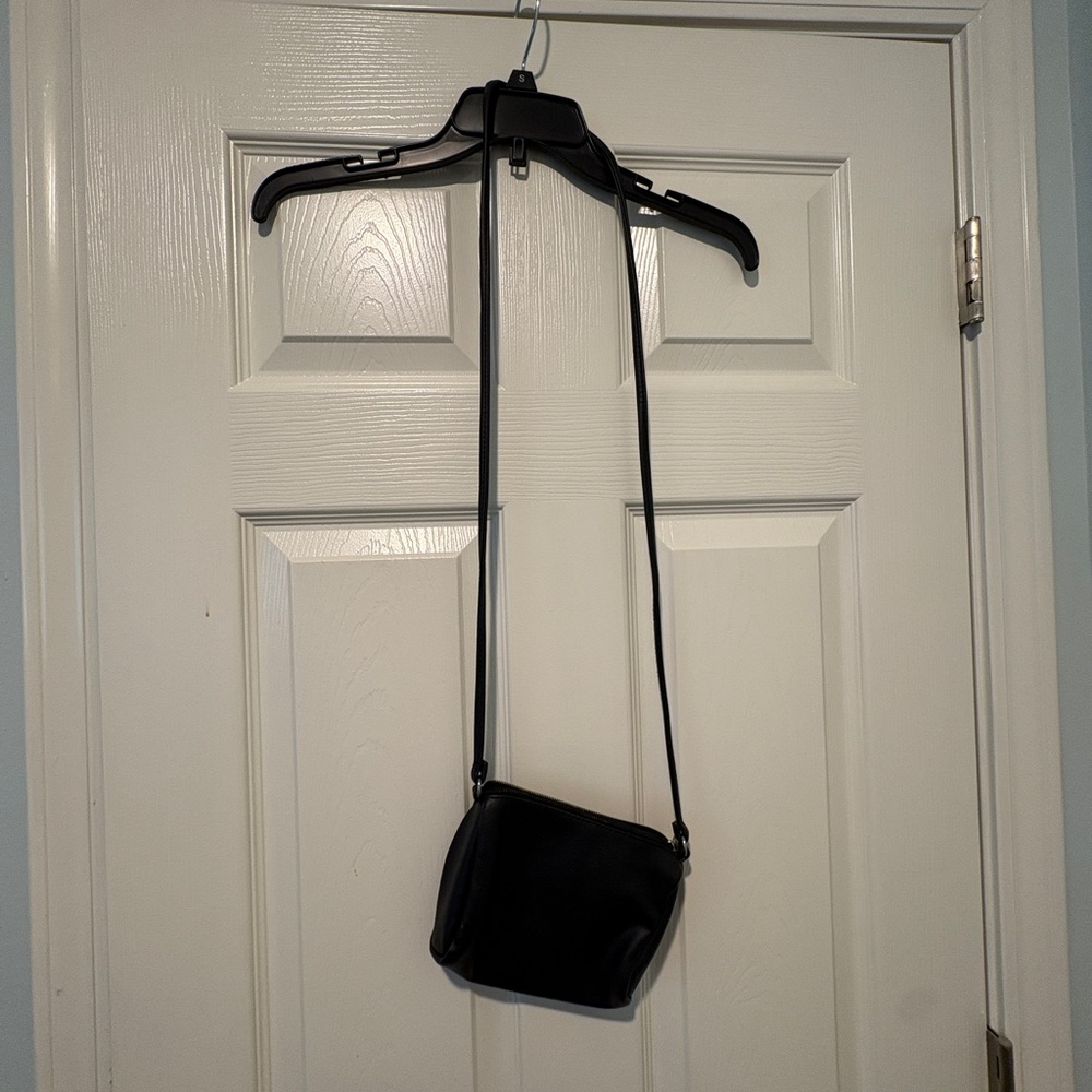 Wild Fable Black Crossbody Bag with Sleek Design